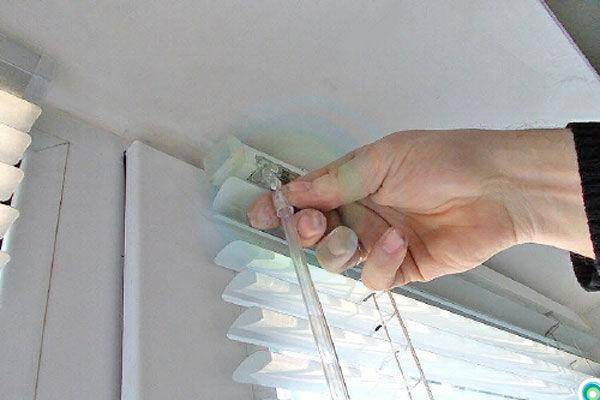 Как крепить жалюзи на пластиковые окна без сверления