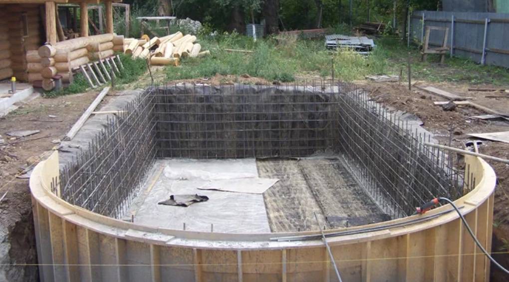 Бассейн на участке (65 фото): как сделать уличный бассейн во дворе загородного частного дома своими руками? обустройство