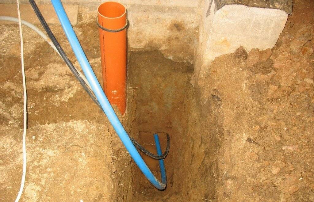Как утеплить водопроводную трубу над землей, под землей, в частном доме