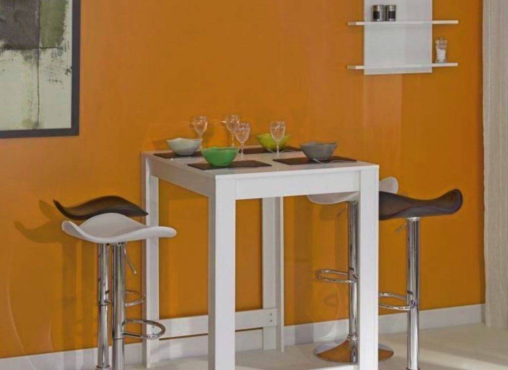 Дизайн кухонного помещения с раздвижным обеденным столом