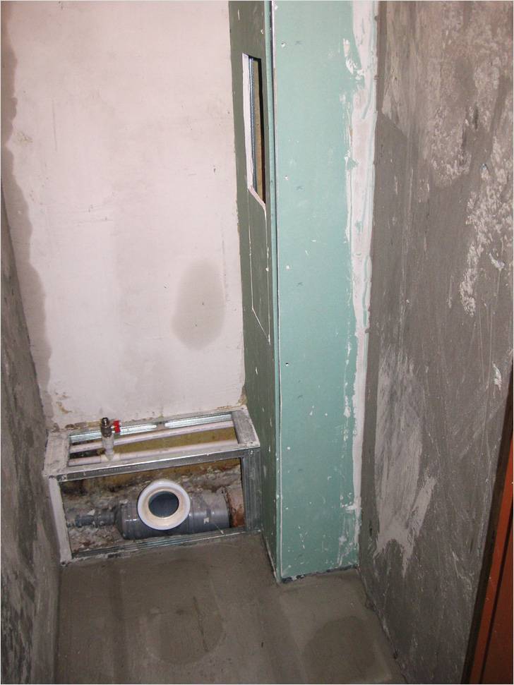 Как спрятать трубы в ванной не монтируя в стену под плитку, чтобы был доступ