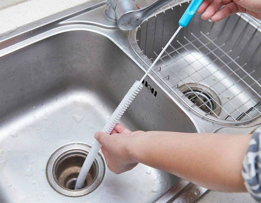 Как устранить запах канализации в квартире или частном доме, что делать, если неприятно пахнет в ванной, туалете или на кухне, причины появления проблемы