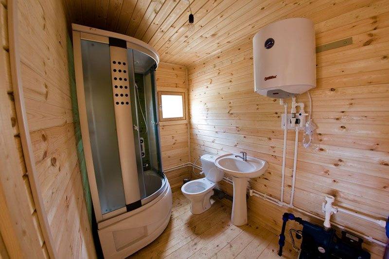 Ванная комната в деревянном доме (75 фото): интересные решения по обустройству, как сделать ремонт в санузле на даче, отделка и дизайн своими руками