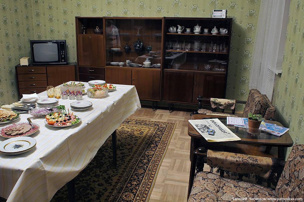 Мебель в СССР: как были обставлены советские квартиры?
