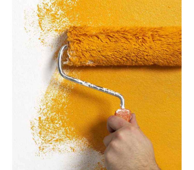 Как правильно красить стены валиком?