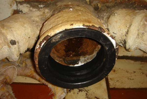Виды герметиков для канализационных труб и их действие