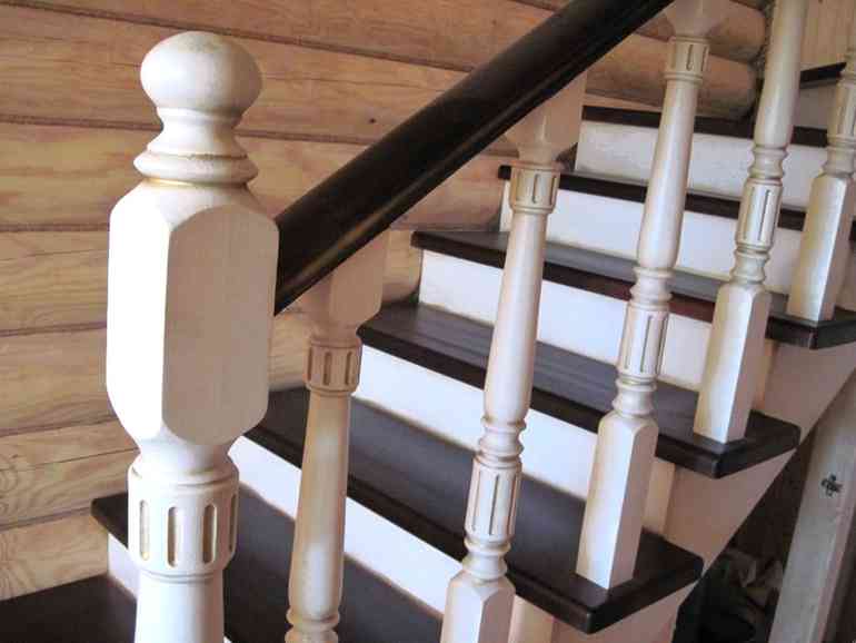 Покраска деревянной лестницы своими руками в доме и на улице: видео-инструкция как окрасить в белый цвет правильно, чем лучше покрыть ступени, фото и цена