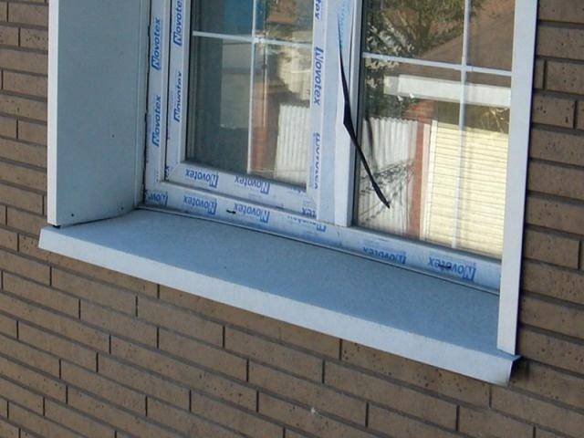 Установка отливов на окна: пластиковые, деревянные, металлические + фото