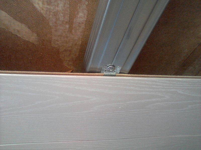 Ламинат на потолок (51 фото): монтаж и укладка покрытия, как закрепить материал в деревянном доме, удачная отделка потолочного изделия