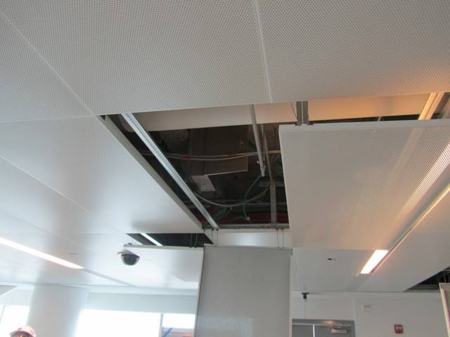 Установка вентиляции в натяжном потолке