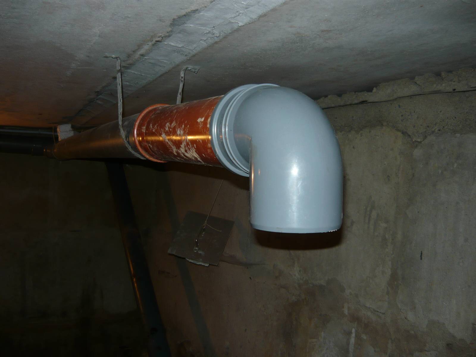 Вытяжная вентиляция из канализационных труб: технология укладки, материалы и требования
