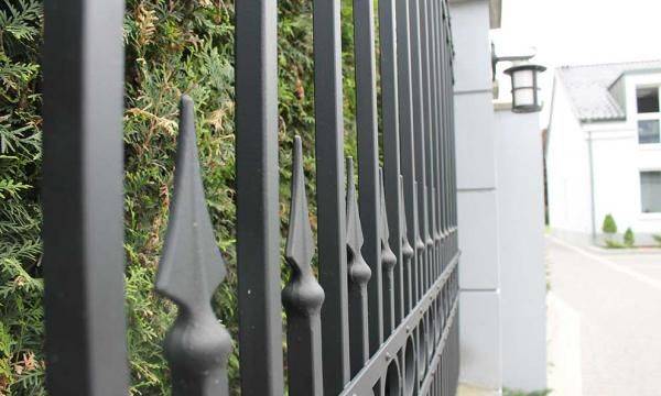 Чем покрасить металлические столбы для забора - всё о воротах и заборе