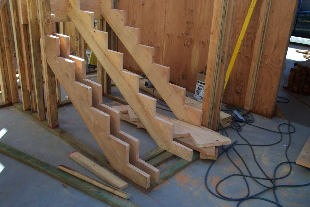 Как сделать лестницу на второй этаж своими руками – 26 фото с примерами и этапами работ