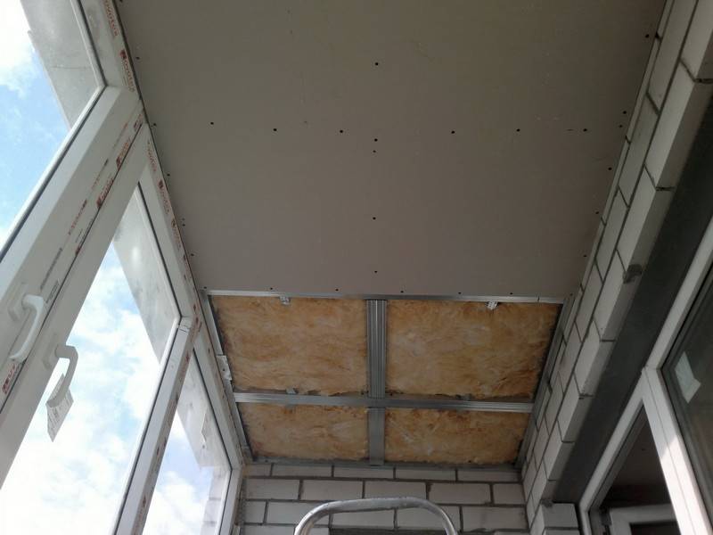 Как сделать потолок на балконе: варианты отделки + инструкции
