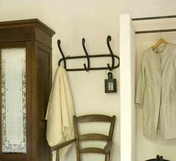 Настенная вешалка для одежды в прихожую: материалы, конструкции, дизайн - happymodern.ru
