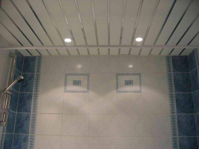Какой выбрать потолок для ванной комнаты: обзор и сравнение всех видов конструкций