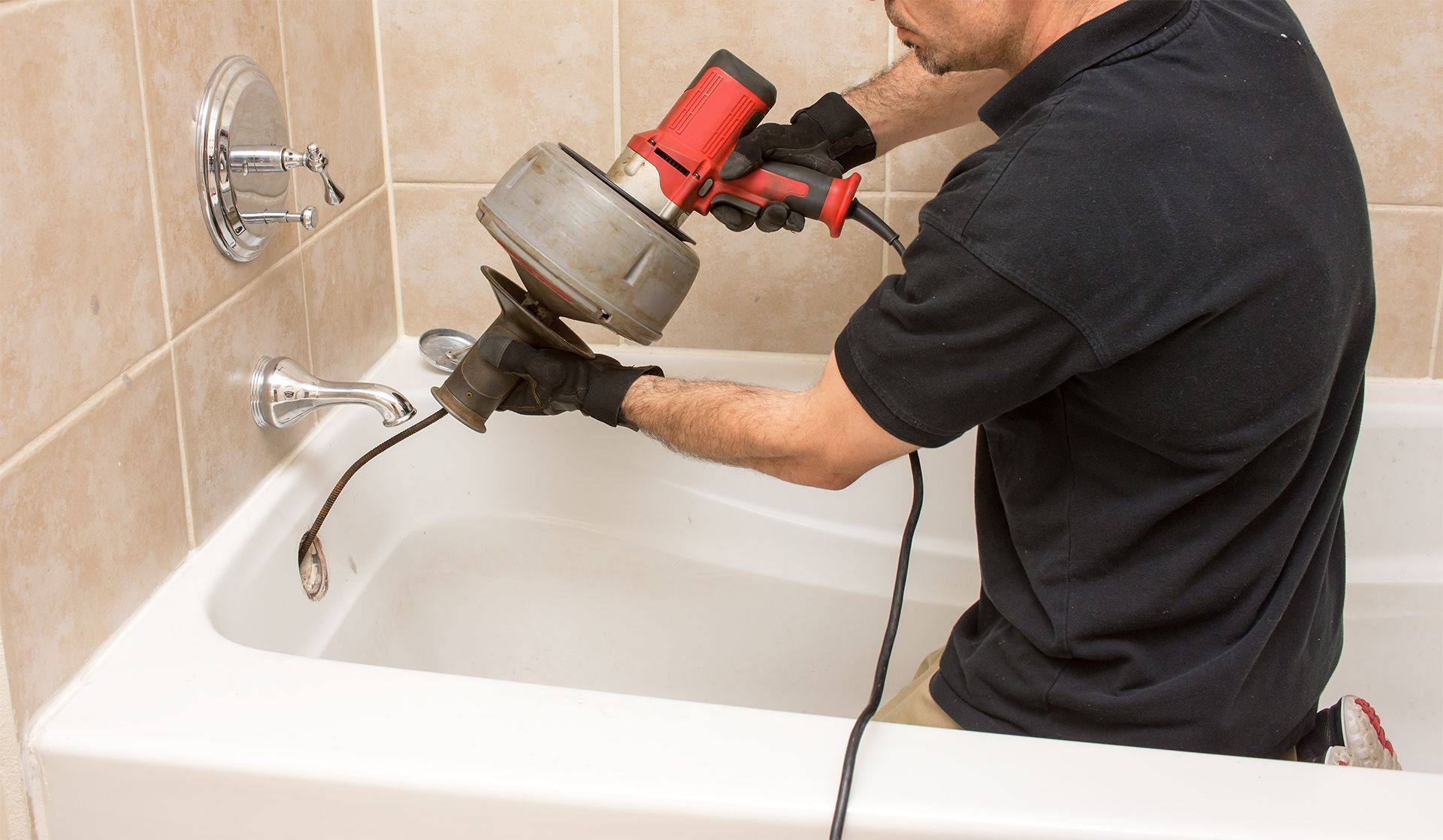 Запах из канализации в квартире: лучшие способы, как его устранить на кухне и в ванной