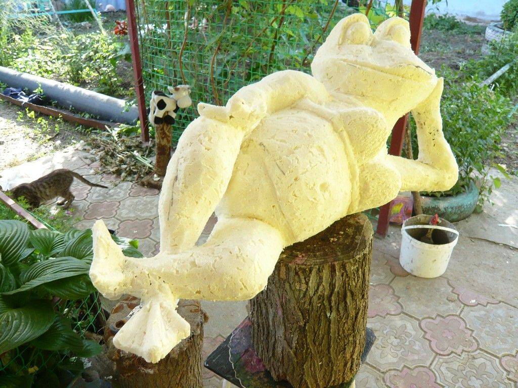 Садовые фигуры для дачи — красивые варианты 2019 года! (92 фото)