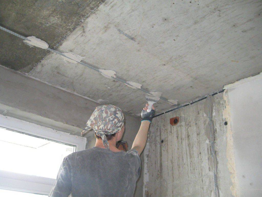 Штукатурка потолка своими руками. как штукатурить потолок: инструкция. особенности штукатурки бетонного потолка. пошаговая инструкция по штукатурке потолка своими руками.информационный строительный сайт |