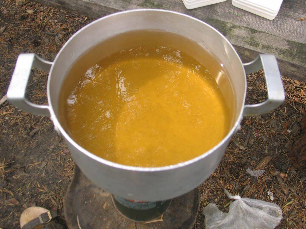 Почему в колодце мутная или желтая вода: причины и методы очистки