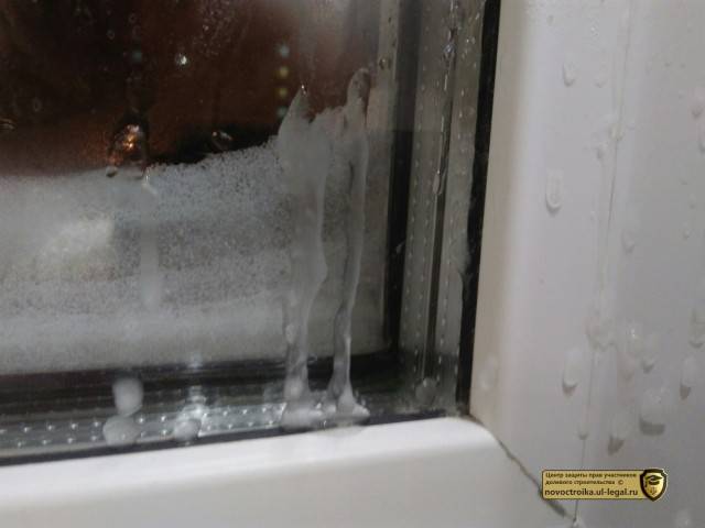 Почему потеют пластиковые окна в доме зимой и как избавиться от влаги