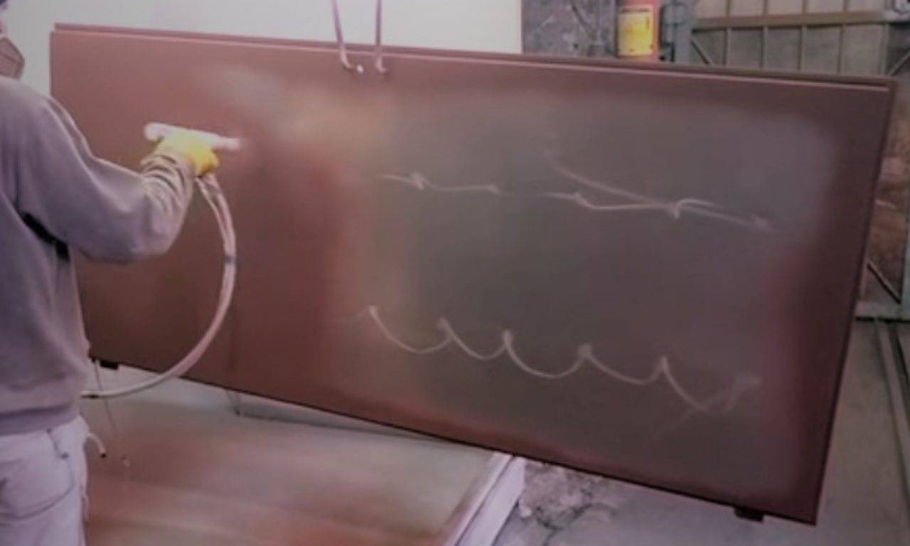 Как покрасить металлическую дверь