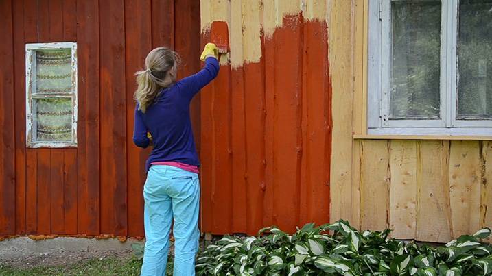 Чем покрасить деревянный дом снаружи чтобы он не выгорал на солнце