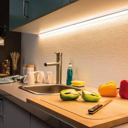 Освещение на кухне (50 фото): варианты освещения в интерьере кухни, как правильно его организовать? выбор ламп, бра и кухонных подвесов, других источников света и их дизайн, особенности организации кухонного освещения в маленькой кухне