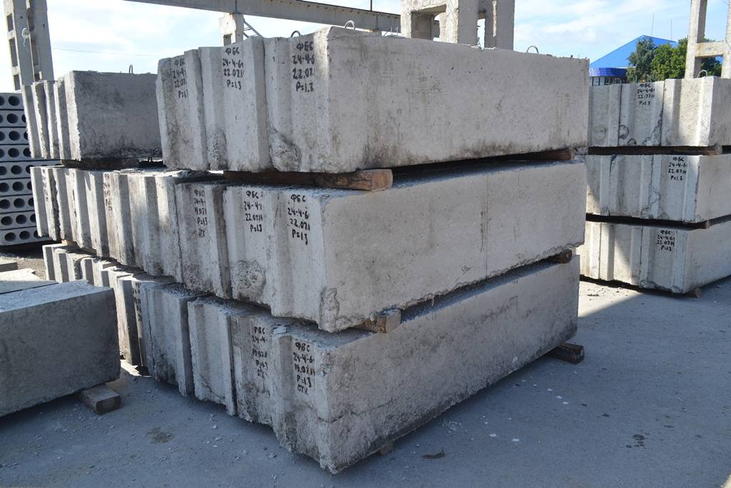 Вес бетонного блока в зависимости от вида и размера