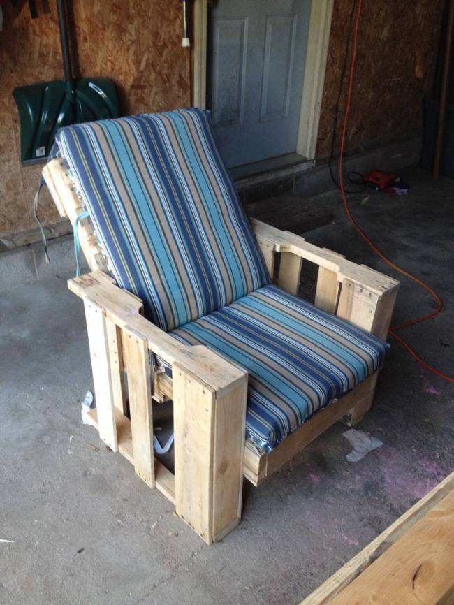 Кресла из поддонов (18 фото): кресло из паллет, как сделать своими руками пошагово, столы