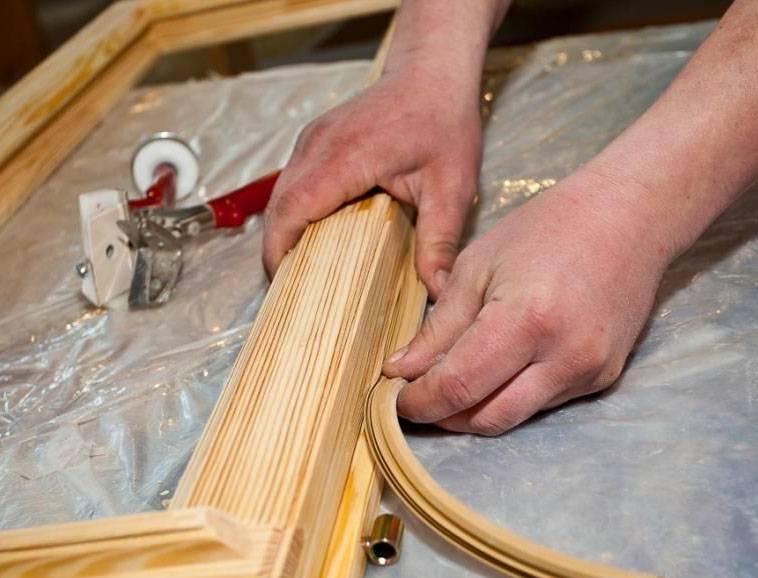 Как правильно покрасить деревянные окна: выбор лакокрасочных материалов и малярные работы