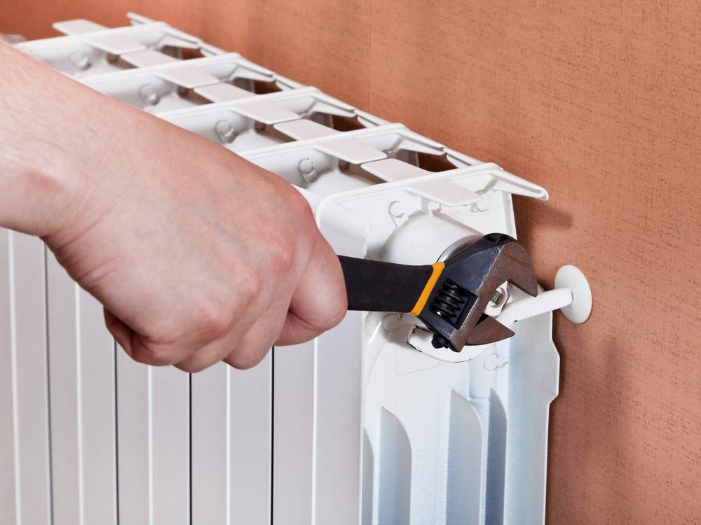 Три ошибки при замене радиаторов отопления, за которые собственник квартиры рискует дорого заплатить