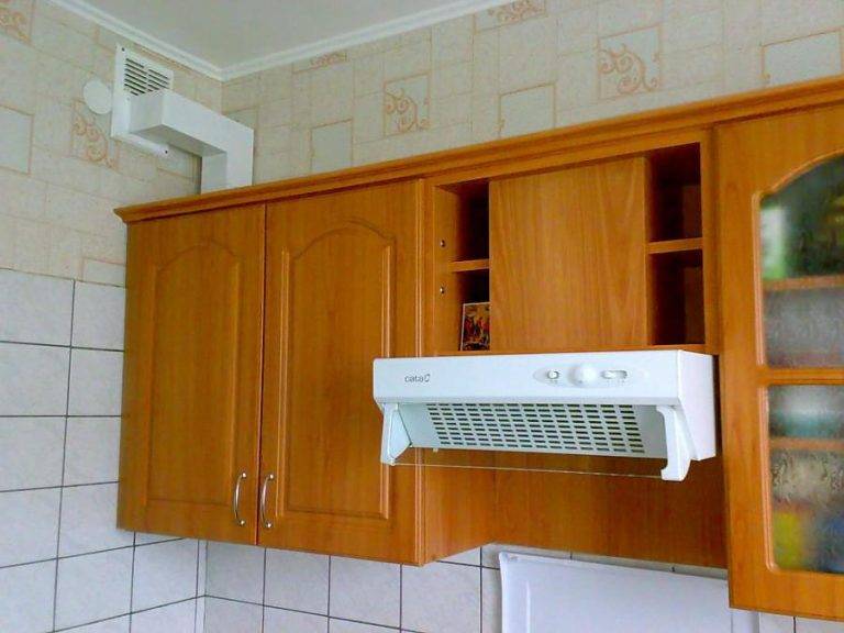 10 ошибок при подключении кухонной вытяжки к электричеству и вентиляции.