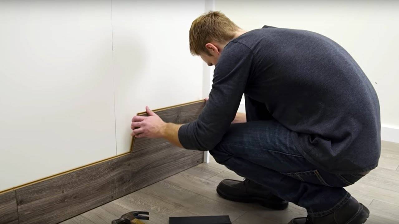 Как приклеить ламинат на стену: способы крепления и техника выполнения работ