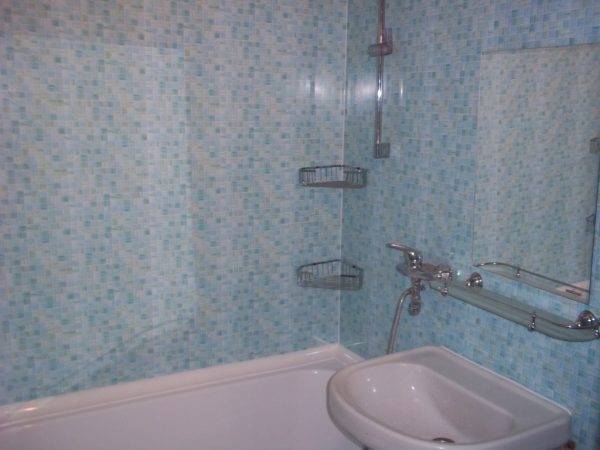 Отделка ванной комнаты пластиковыми панелями - варианты ремонта