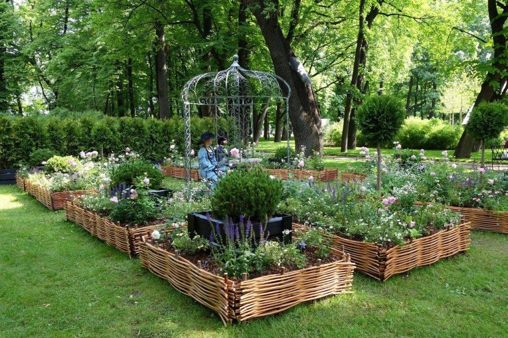 Как оформить красивый огород своими руками: планировка, виды оформления и дизайн красивых грядок для ленивых