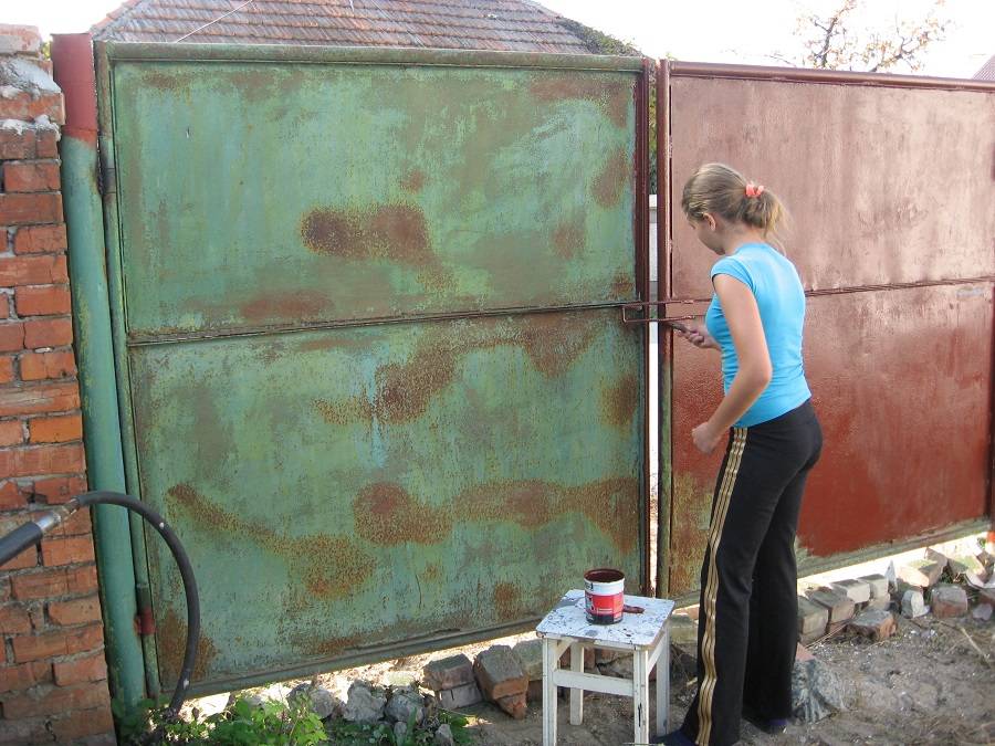 Краска для металлических дверей: как покрасить модели с порошковым напылением, чем удобнее производить покраску своими руками, как правильно все сделать в домашних условиях