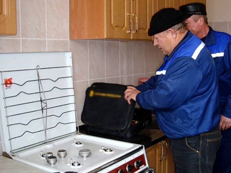 Требования к двери на кухню с газовой плитой: правила и нормативы