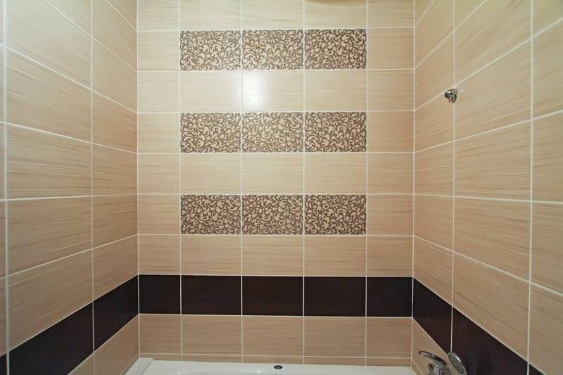 Раскладка плитки в ванной - 65 фото интерьеров
