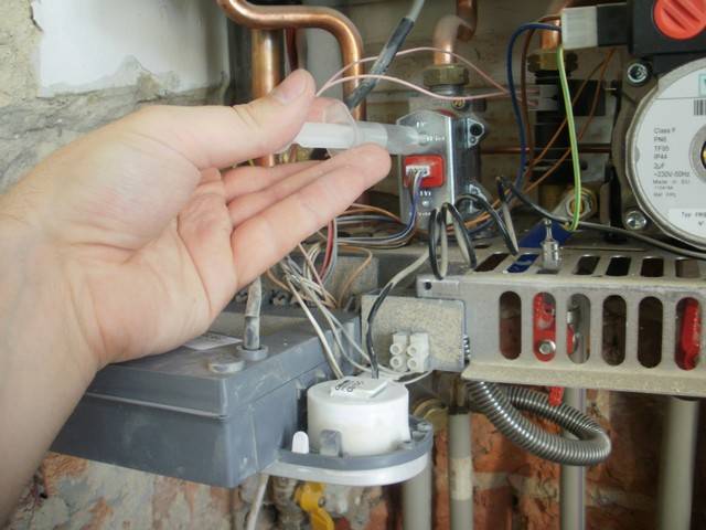 Не зажигается и не включается газовый котел: причина