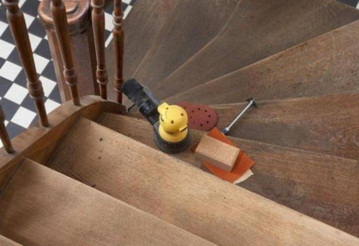 Как и чем покрасить лестницу своими руками: деревянную, бетонную или металическую + фото