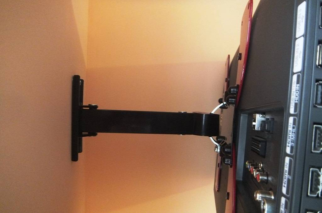 Как установить кронштейн и повесить телевизор на стену?