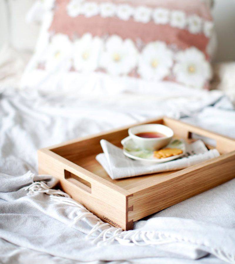 Столик для завтрака в постель (90 фото): виды и модели, каталог, как выбрать
